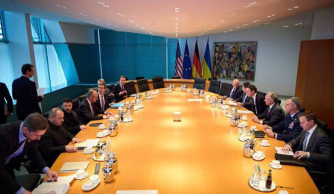 Σημειώθηκε πρόοδος λέει ο Γουίτκοφ για τις διαπραγματεύσεις εκεχειρίας στο Βερολίνο, έτοιμος να ξεχάσει την ένταξη στο ΝΑΤΟ ο Ζελένσκι