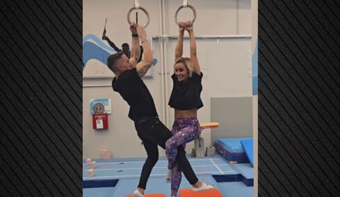 Η Βασιλική Μιλλούση ανέβηκε με τον Λευτέρη Πετρούνια στους κρίκους: Το φιλί, η «κόντρα» και τα χρόνια πολλά, δείτε βίντεο