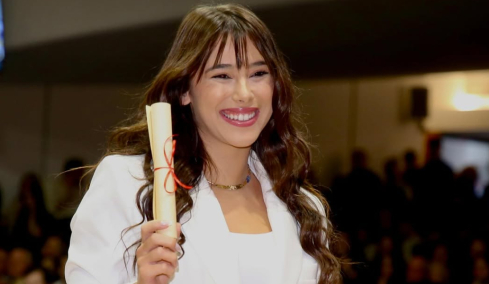 Πάολα: Η κόρη της δημοσίευσε φωτογραφίες από την ορκωμοσία της
