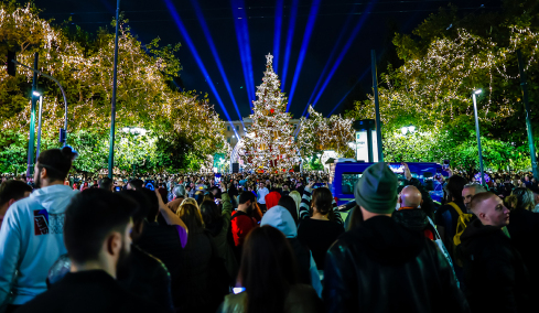 Η Αθήνα είναι sold out παντού, από τα νυχτερινά κέντρα και τα resto μέχρι τα θέατρα και τα σινεμά