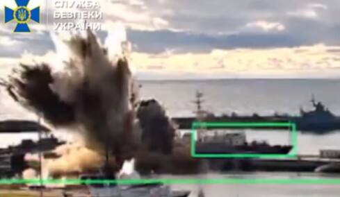 Δείτε βίντεο: Η στιγμή που η Ουκρανία καταστρέφει ρωσικό υποβρύχιο στο λιμάνι του Νοβοροσίσκ με υποθαλάσσια drones