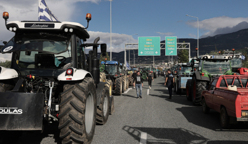 Κρίσιμη ημέρα για το αγροτικό: Τι σκέφτονται στα μπλόκα μετά το πακέτο Τσιάρα και τι θα πει σήμερα ο Μητσοτάκης