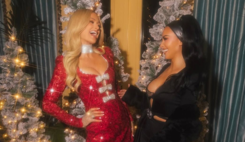 Η Κιμ Καρντάσιαν πόζαρε με την Πάρις Χίλτον 17 χρόνια μετά την κόντρα τους