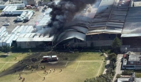 Τουλάχιστον επτά νεκροί σε συντριβή μικρού αεροσκάφους στο κεντρικό Μεξικό, δείτε βίντεο