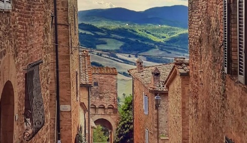 Σε αυτή την πόλη της Τοσκάνης πληρώνουν το νοίκι και σας βοηθούν να αγοράσετε σπίτι