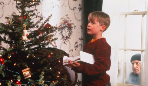 Δικηγόρος καταγράφει καρέ-καρέ όλες τις παρανομίες στο «Μόνος στο σπίτι»