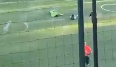 Γαλλία: Φωτοβολίδες τραυμάτισαν τρεις ποδοσφαιριστές σε αγώνα ομάδων Κ18, δείτε βίντεο
