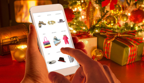 Οι γιορτές στην εποχή των social media: Πώς επηρεάζουν τις αγορές μας;