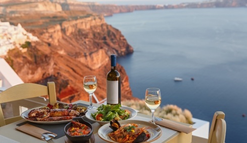 Η Σαντορίνη και η Θεσσαλονίκη εντάσσονται στον Οδηγό MICHELIN το 2026