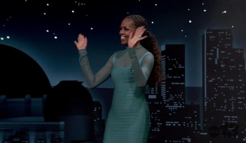 Η Μισέλ Ομπάμα εμφανίστηκε στην εκπομπή του Τζίμι Κίμελ πιο αδύνατη από ποτέ
