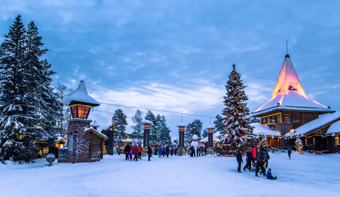 Η σκοτεινή ιστορία πίσω από το «χωριό του Άι Βασίλη» που εξαφανίστηκε από τον χάρτη και αναγεννήθηκε