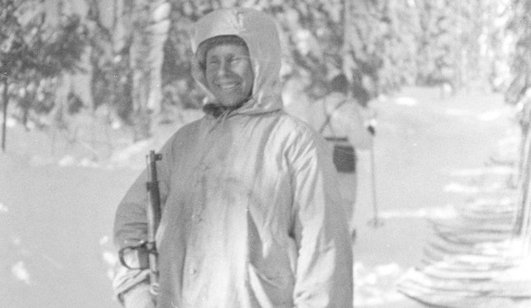 Σαν σήμερα γεννήθηκε ο «Λευκός Θάνατος»: Ο θρυλικός ελεύθερος σκοπευτής Σίμο Χέιχε 
