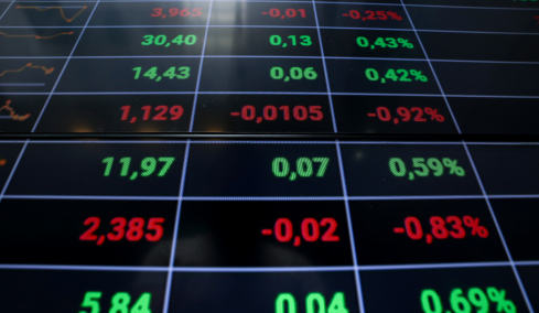 Χρηματιστήριο Αθηνών: Ανέκτησε δυνάμεις μετά τη διήμερη πτώση και επέστρεψε στις 2.100 μονάδες