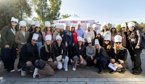 Η Coca-Cola και ο Ελληνικός Ερυθρός Σταυρός μαζί αυτά τα Χριστούγεννα: Μια μεγάλη αγκαλιά για τους συνανθρώπους μας που έχουν ανάγκη