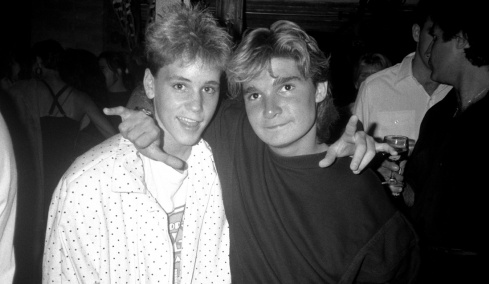 Ο Κόρεϊ Φέλντμαν υποστηρίζει ότι ο Κόρεϊ Χάιμ τον είχε παρενοχλήσει σεξουαλικά στα γυρίσματα του «Lost Boys» 