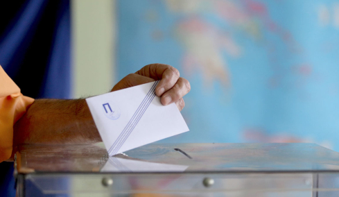 Ισχυρό διψήφιο προβάδισμα της ΝΔ έναντι του ΠΑΣΟΚ δείχνουν οι τελευταίες τρεις δημοσκοπήσεις - Τι λένε για Τσίπρα και Καρυστιανού