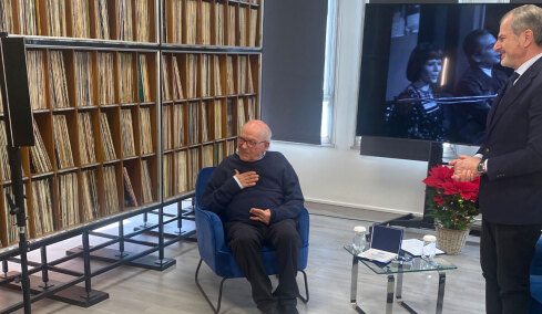 Γιώργος Παπαστεφάνου: Το τρανζίστορ, οι δίσκοι, τα βιβλία και η μεγάλη δωρεά στην ΕΡΤ
