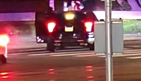 Βίντεο από τη στιγμή της σύλληψης του Νικ Ράινερ: Ατάραχος ψώνιζε από βενζινάδικο λίγο πριν του περάσουν χειροπέδες