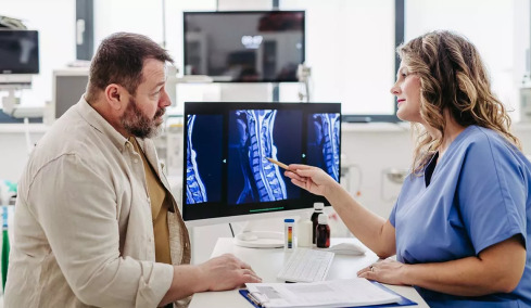 Πολύ λίπος στην κοιλιά και ελάχιστοι μυς – Ο συνδυασμός που αυξάνει τον κίνδυνο θανάτου μετά τα 50
