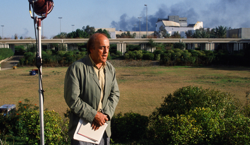 Πέθανε ο θρυλικός πολεμικός ανταποκριτής Πίτερ Αρνέτ: Από το Βιετνάμ του '75, στο Ιράκ του 1991 και τις συνεντεύξεις με Σαντάμ και Μπιν Λάντεν