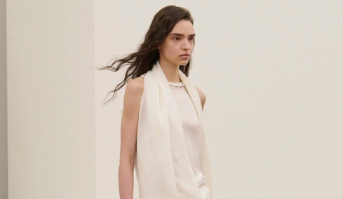 Knee-high boots: Τα τρία στυλ που μπορούν να μεταμορφώσουν τη χειμερινή γκαρνταρόμπα σας
