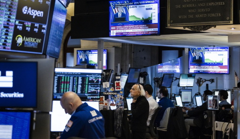 Wall Street: Ανάκαμψη στο τέλος μιας ταραχώδους εβδομάδας - Σε θέση οδηγού οι τεχνολογικές μετοχές