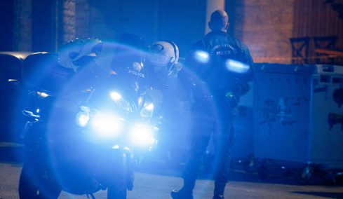 Πυροβολισμοί σε επιχείρηση με χαλιά στα Άνω Λιόσια - Εντοπίστηκαν 10 κάλυκες 