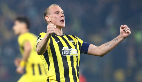 Ντομαγκόι Βίντα: O ήρωας της ΑΕΚ που αποδεικνύει ότι η ηλικία είναι απλά ένας αριθμός, βίντεο και φωτογραφίες 