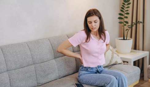 Κύστη κόκκυγος: Aπό το αρχικό σύμπτωμα μέχρι την οριστική αντιμετώπιση – Όλα όσα πρέπει να γνωρίζουμε
