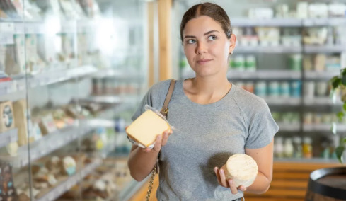 Μπορεί το ολόπαχο τυρί να προστατεύει το μυαλό από άνοια; Η επιστήμη απαντά