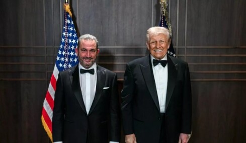 Αλέξανδρος Εξάρχου: Στους προσκεκλημένους του Ντόναλντ Τραμπ στο Κένεντι Σέντερ