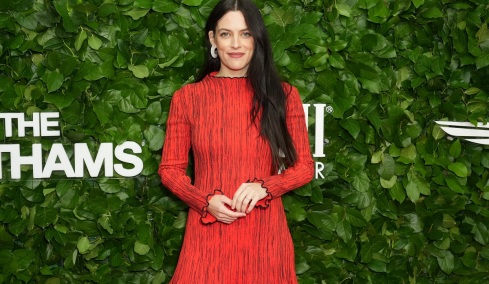 Ράιλι Κίου: Πώς θα μπορούσε η εγγονή των Πρίσλεϊ να είναι η βιολογική μητέρα του μικρότερου γιου του Τραβόλτα;