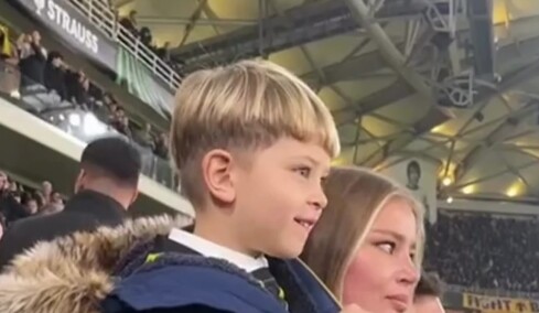 ΑΕΚ: Ο Γιόβιτς junior τραγούδησε τον ύμνο της Ένωσης μετά εύστοχο το πέναλτι του πατέρα του, δείτε βίντεο 