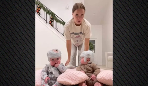Οργή στις ΗΠΑ με influencer που φορά κράνη για 23 ώρες την ημέρα στα μωρά της για να αλλάξει το σχήμα του κεφαλιού τους