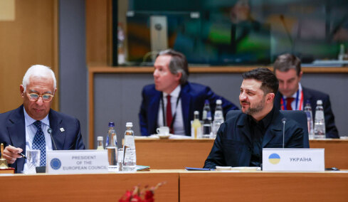 Politico: Τι συμβολίζει για την ΕΕ το δάνειο των €90 δισ. για την Ουκρανία και το παρασκήνιο των 16 ωρών μέχρι τη συμφωνία