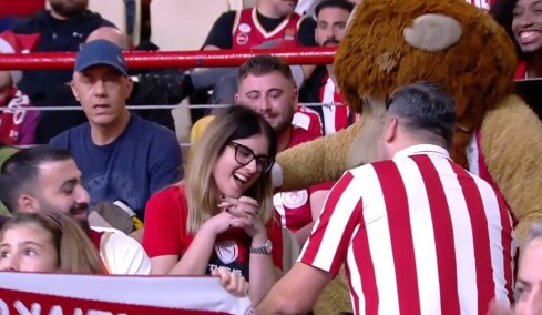 Πρόταση γάμου στο ΣΕΦ στον αγώνα του Ολυμπιακού με τη Βιλερμπάν, δείτε βίντεο