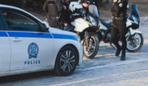 Μαθητές διακινούσαν κοκαΐνη και κάνναβη μέσα σε σχολείο στην Αττική, συνελήφθησαν 12 άτομα