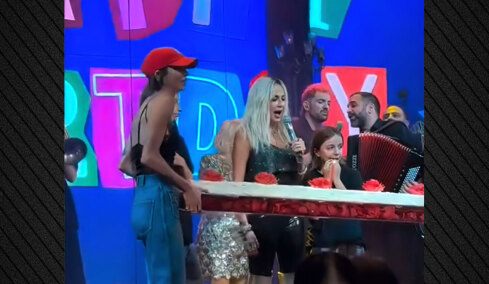 Άννα Βίσση: Γενέθλια επί σκηνής για την τραγουδίστρια, η έκπληξη από την κόρη της και τα εγγόνια της και η εντυπωσιακή τούρτα