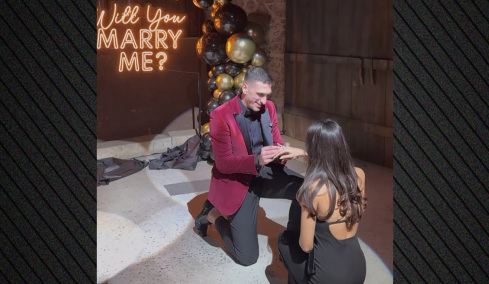 Ετοιμάζεται να ντυθεί γαμπρός ο Λαρεντζάκης: Έκανε πρόταση γάμου στην αγαπημένη του, βίντεο και φωτογραφίες 