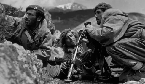 Η κατάληψη του Καρπενησίου από τον ΔΣΕ το 1949 και ο Καπετάν Γιώτης (Χαρίλαος Φλωράκης)

