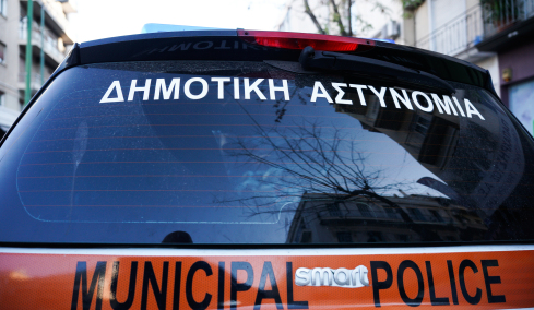 Δήμος Αθηναίων: Ξεκινά τη Δευτέρα 22 Δεκεμβρίου η επιστροφή πινακίδων οχημάτων από τη Δημοτική Αστυνομία