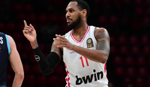 Τρίποντο το πρώτο καλάθι του Μόντε Μόρις με τη φανέλα του Ολυμπιακού, βίντεο 