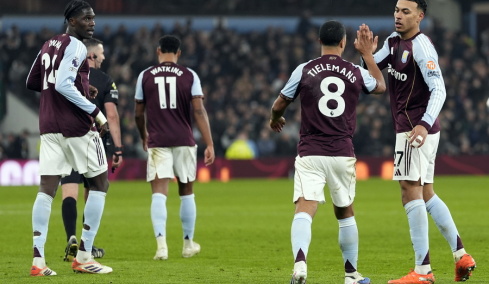 Το απίστευτο τρολάρισμα της Άστον Βίλα σε οπαδό της Μάντσεστερ Γιουνάιτεντ