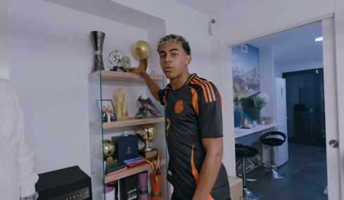 Ο Λαμίν Γιαμάλ έγινε YouTuber: Η ξενάγηση στο διαμέρισμά του με τη φανέλα του Λουίς Ντίας και το στοίχημα των 10 εκατ. συνδρομητών, δείτε βίντεο
