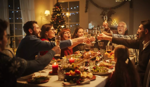 Πόσο παχαίνουμε πραγματικά στις γιορτές; Τρώμε 6.000 θερμίδες την ημέρα των Χριστουγέννων
