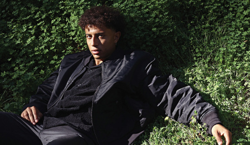 Ηρακλής Τσουζίνοφ: «Η υποκριτική με κάνει να νιώθω ζωντανός»