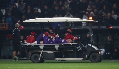 Ζημιά στον ΠΑΟΚ με τον Παβλένκα: Υπέστη κάκωση στον έσω πλάγιο σύνδεσμο και θα μείνει εκτός για 1 με 1,5 μήνα 