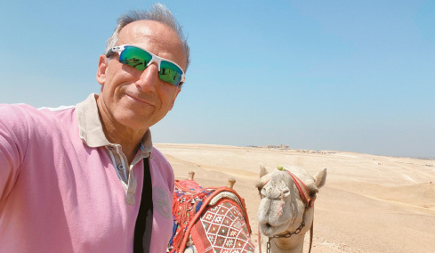 Γιώργος Πετζετάκις: Στην Αθήνα τα χρέη, στην Αμερική μπίζνες και μεγάλη ζωή παρά τα διεθνή εντάλματα