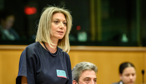 Η Μαρία Καρυστιανού στην πυρόσφαιρα της πολιτικής: Τα γκάλοπ, τα πρόσωπα, οι αντιδράσεις