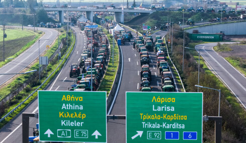 Οι αγρότες κλείνουν σήμερα και παρακαμπτήριους, ταξιδιώτες χρειάστηκαν έως και 12 ώρες για τη διαδρομή Θεσσαλονίκη-Αθήνα